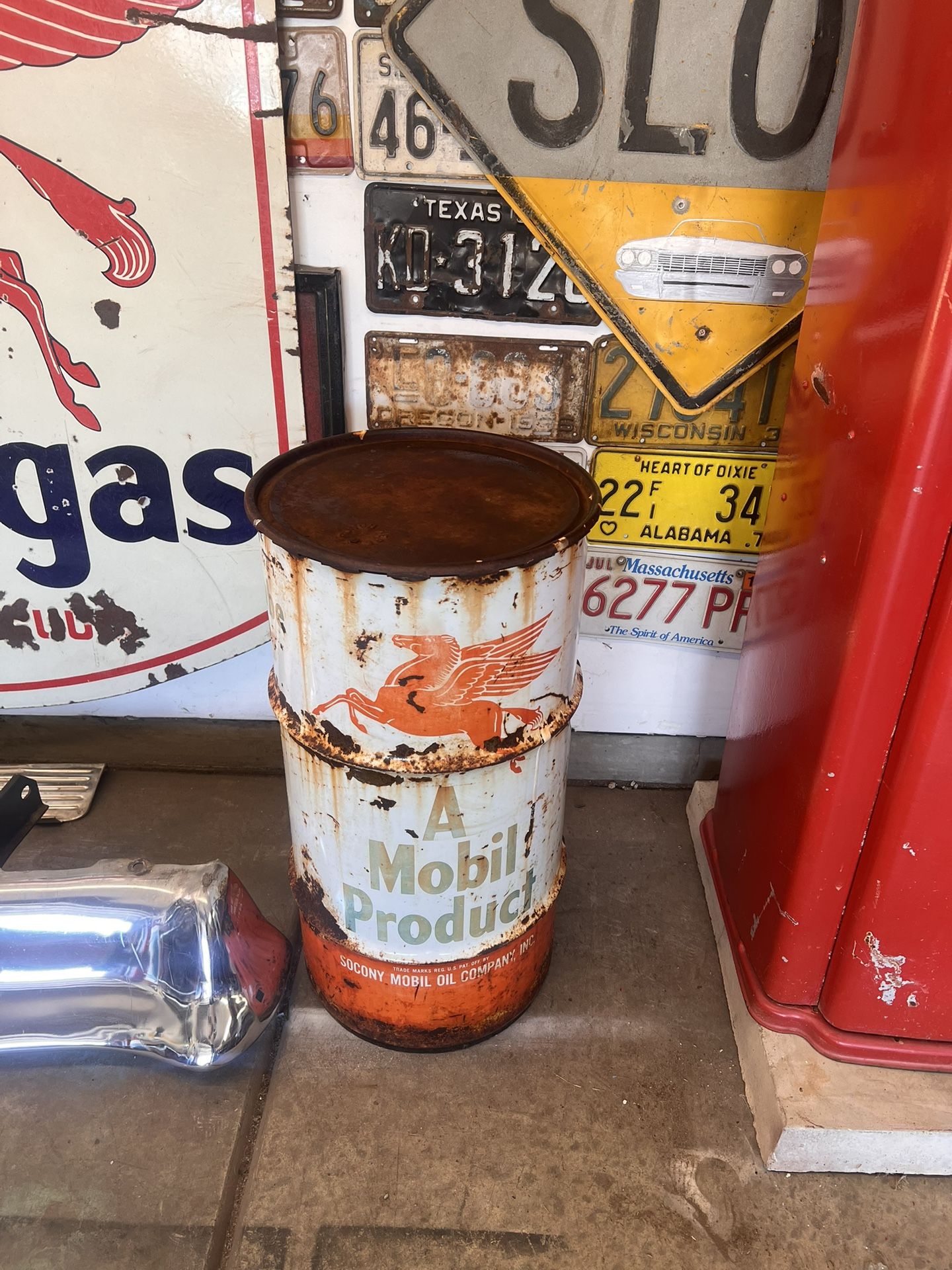 Mobil Pegasus Oil Can
