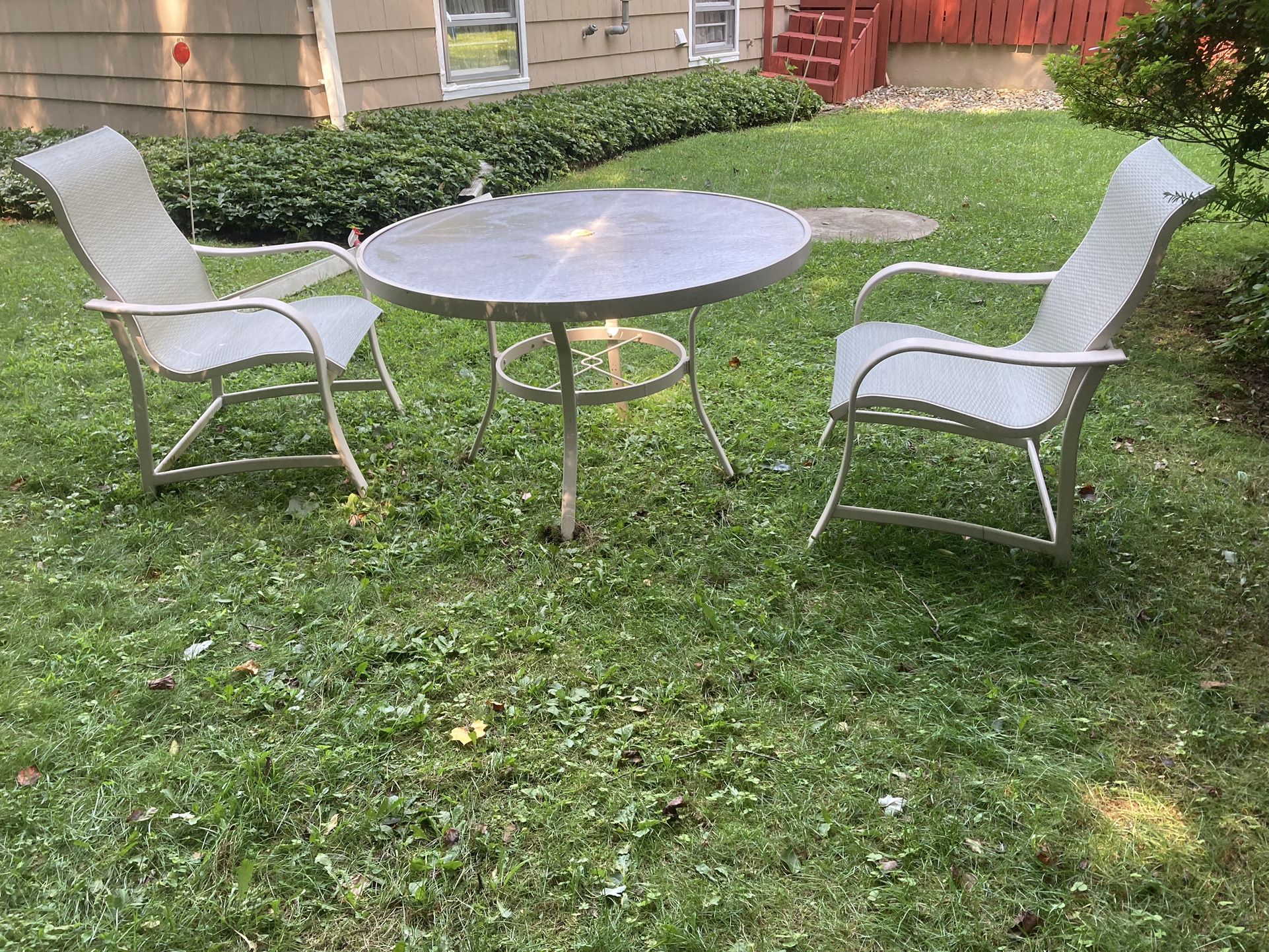 Patio Furniture W Chairs And Hole For Umbrella