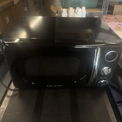 Galanz Microwave Oven – Model GLCMKA07BKR-07