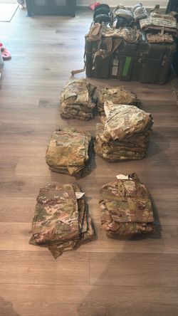 Army OCP uniforms (a ton)