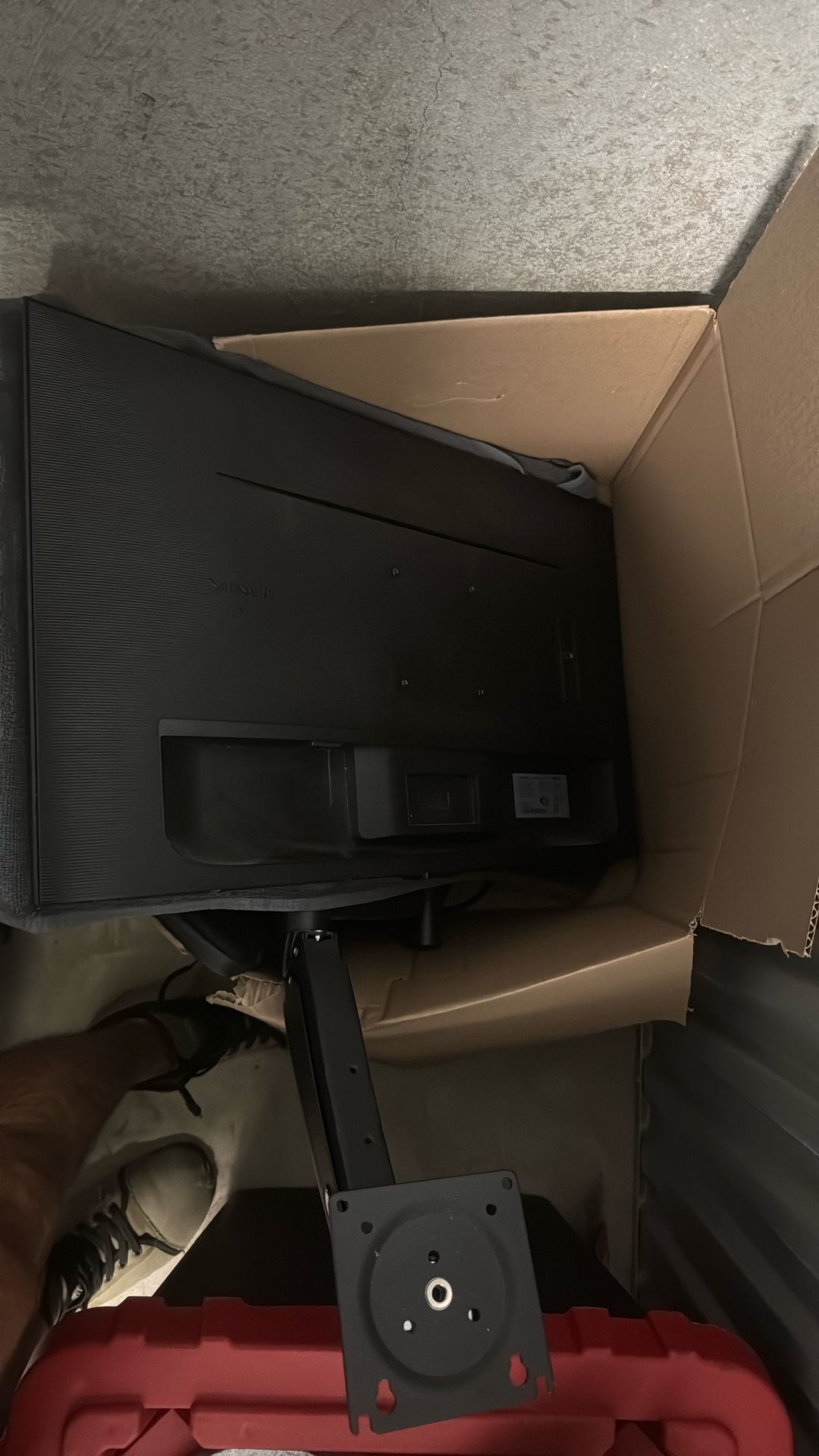 Two 32 Inch Samsung Computer Monitors With Switch And Mounting Arms For Desk