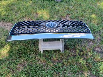 2014-2021 Toyota Tundra OEM Original Front grille with emblem