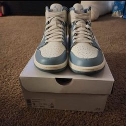 Women Air Jordan 1 Mid 'University Blue'