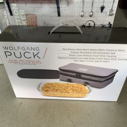 NEW WOLFGANG PUCK 3.6- QT. RECTANGULAR COVERED GLASS BAKER