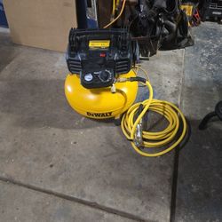 DEWALT AIR COMPRESSOR 6 GALLON 165 PSI WITH 75' HOSE AND HIGH POWER NOZZLE WITH MULTIPLE CONNECTORS