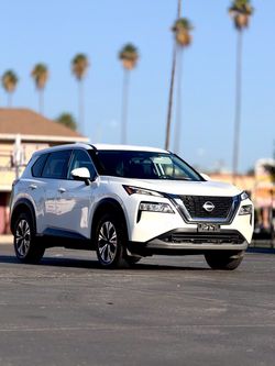 Nissan Rogue SUV – White