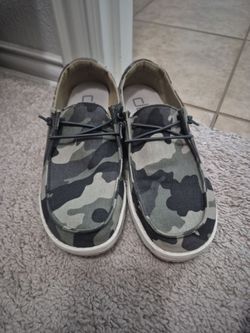 Women's Camo HeyDudes Size 7