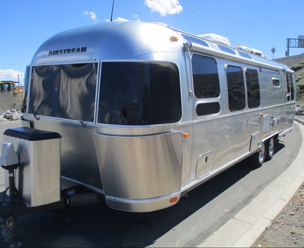 2017 Airstream 30 RQB