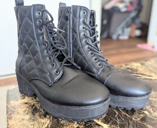 Women's Boots Size 7.5