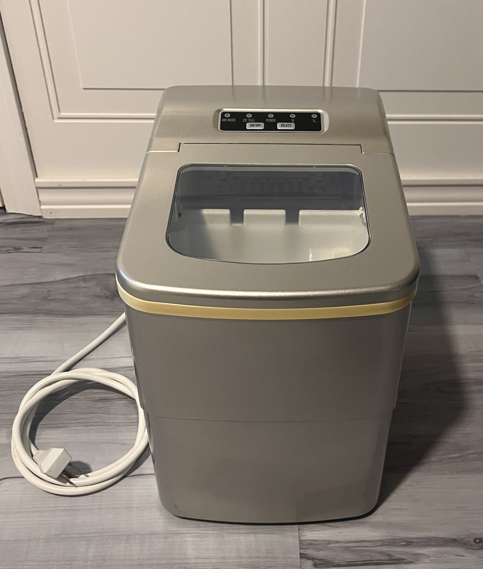 Mini ice maker