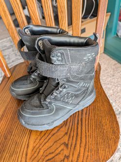 Kids snow boots size 13