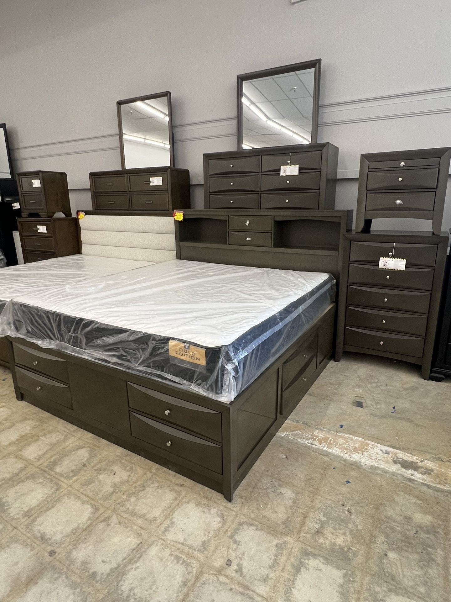 Queen Bedroom Set 