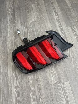 2015-2017 OEM FORD MUSTANG LEFT TAILLIGHT (Perfect Condition)