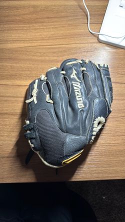 Mizuno softball/baseball glove 12 inches