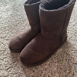 Uggs Kids 6/ Woman 8