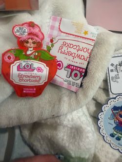 Strawberry Shortcake LOL Surprise