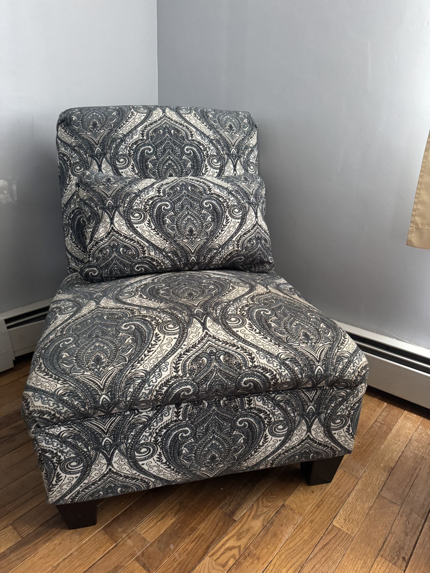 Armless Chair