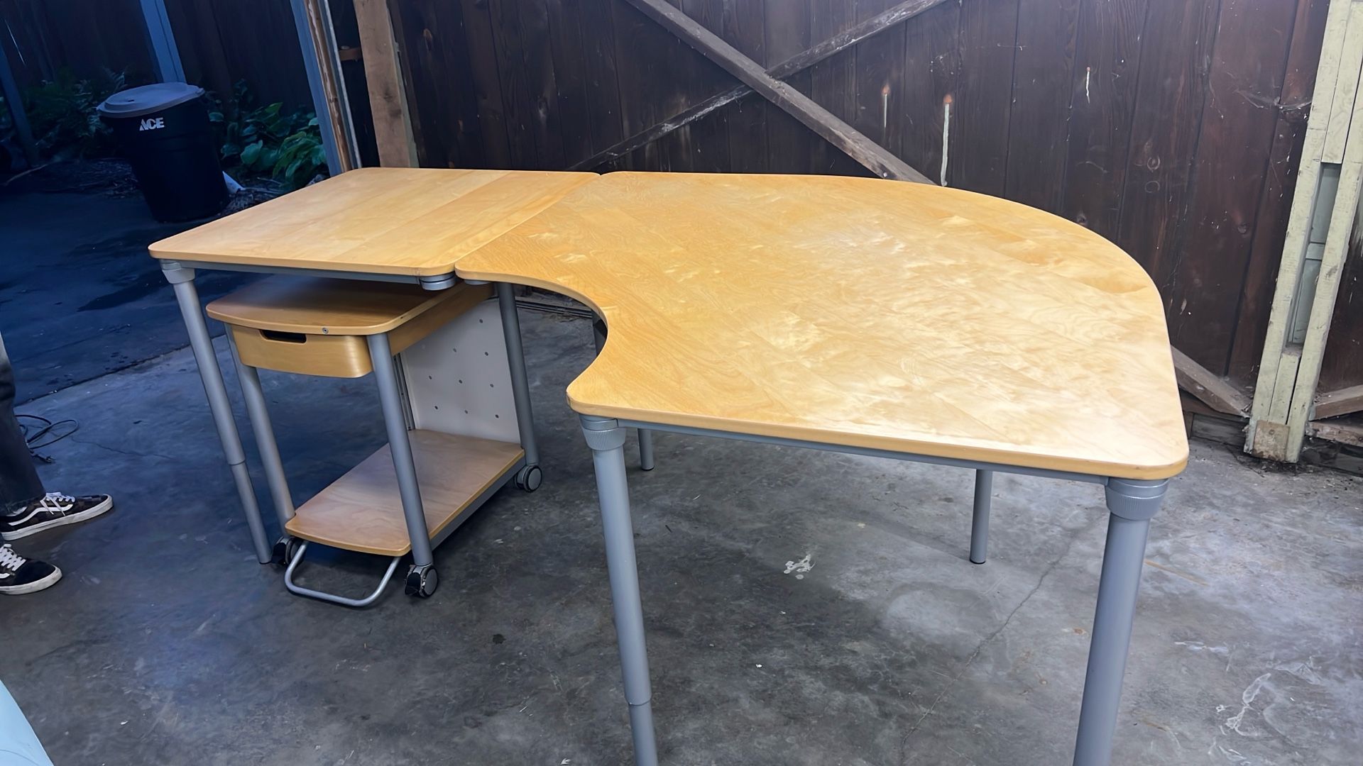 Free Delivery Office Table