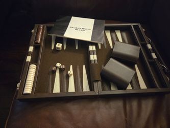 vintage backgammon folding briefcase-style carrying case made of leatheret travel Size