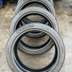 Set of 4 Michelin Pilot Sport All Season 4 255/40/20 ( 101 Y ) with excellent tread 