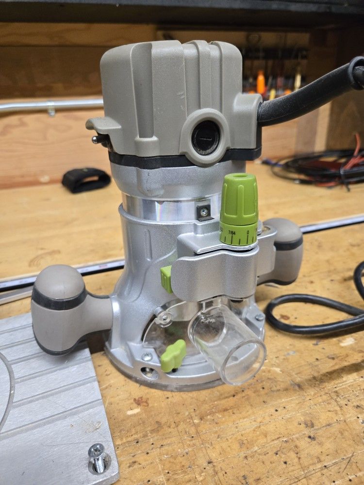 Router With Mounting Plat For Table