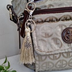 Tassel bag charm. tassel keychain. tassel planner charm. tassel zipper pull charm. long tassel backpack charm. llavero mota larga