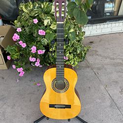 Montana CL34 Classical ¾ size Guitar Kaman Music Corporation 