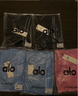 Alo Yoga Apparel Bundle – 5 Pieces New