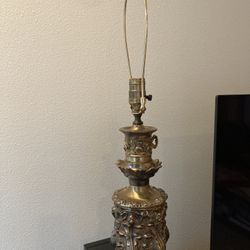 Vintage floral brass lamp 16.5" tall to top of socket.