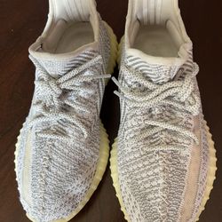Men's- Youth Size 7 - Adidas Yeezy Boost 350 V2 Static Non-Reflective.