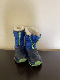 Carters little boy snow boot size 10