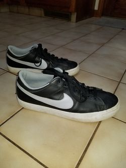 Men's Leather Nike Sneakers - Size 10.5
