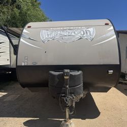 2017 wildwood travel trailer in Victorville Ca Clean title