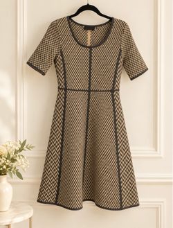 Nina Leonard Beige & Charcoal Geometric Knit Dress – Size Medium￼