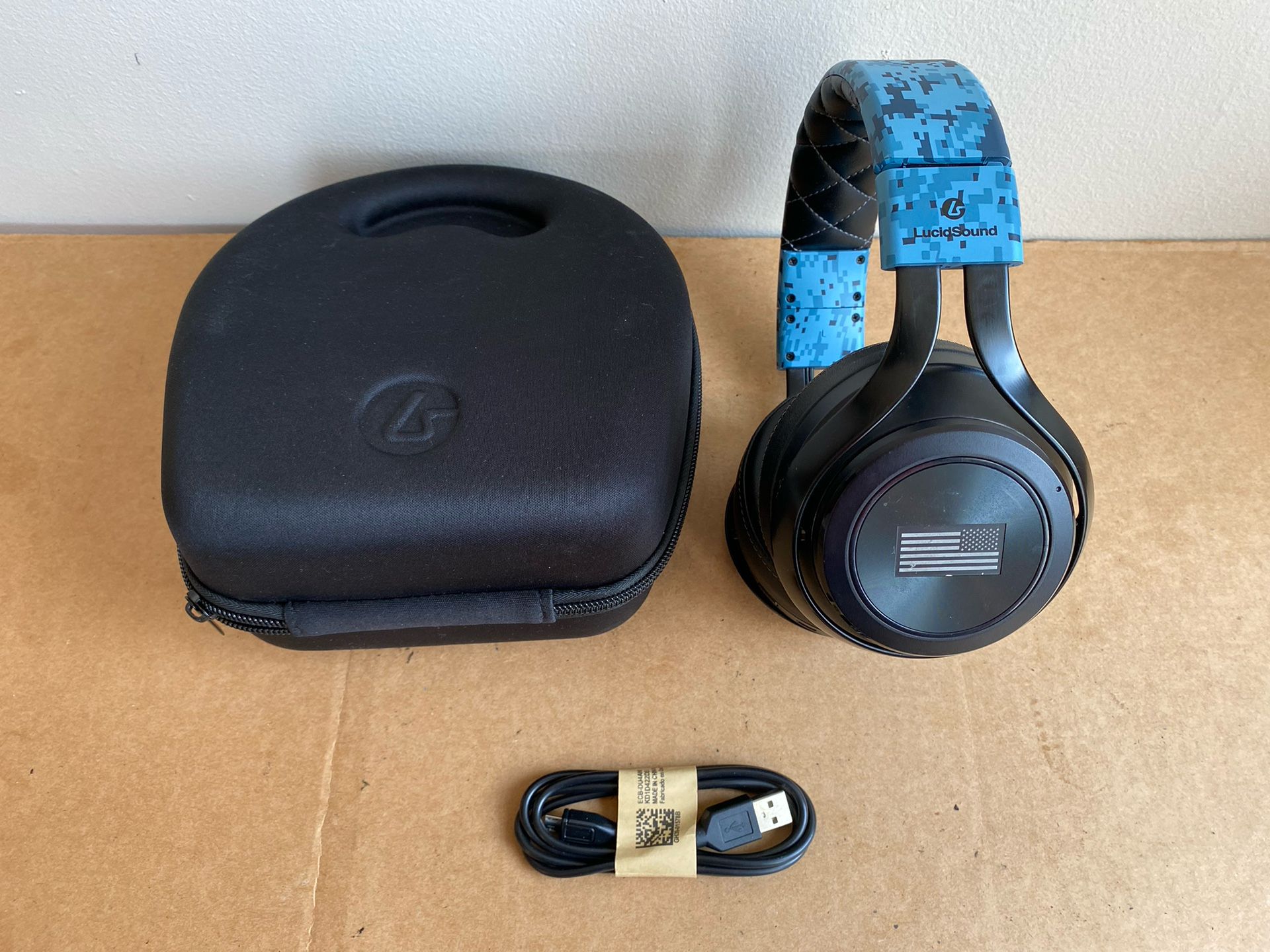 LucidSound LS30’Universal Wireless Gaming Headset (Read)