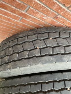 SEMI DRIVES TIRES 85 % life
