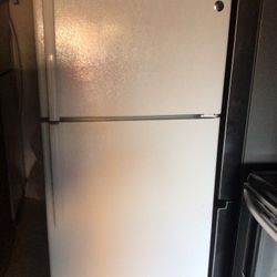 GE Top- Freezer Refrigerator 