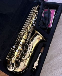 Glory Eb Alto Saxophone, Gold Lacquer, with Case and Accessories