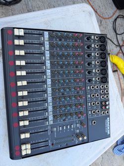 Mackie mixer 14