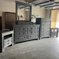 Dresser Set 