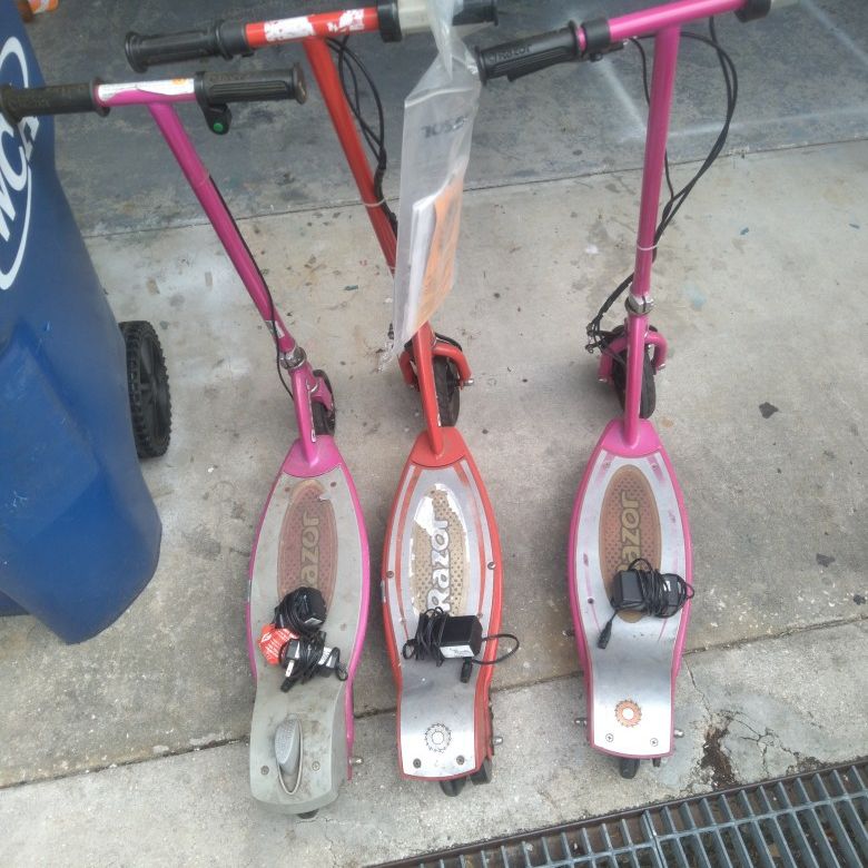 3 RAZOR SCOOTERS