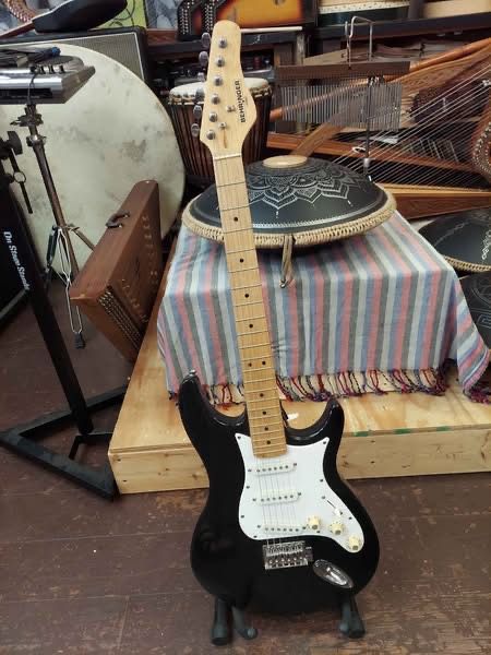 Behringer Electric Guitar