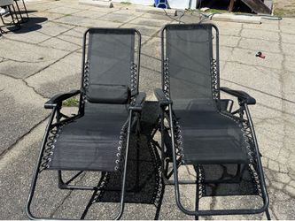 Black zero gravity chairs
