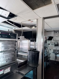 🔥 Fried Chicken Restaurant Equipment for Sale – $30,000 OBO 🔥