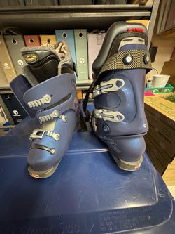 Ladies Lange size 10.5 ski boots