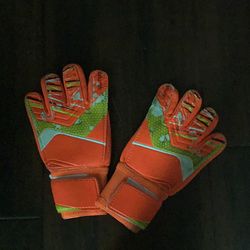 Used goal keeper gloves