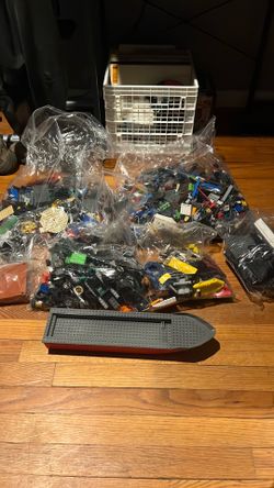 Assorted LEGO pieces
