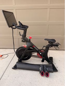 Peloton w/ Mat & shoes!