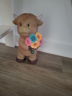 Highland Cow Solar Powered Lawn Statue