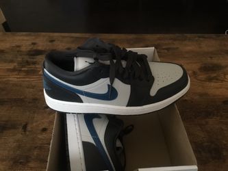 New Women’s Air Jordan 1 Low size 8